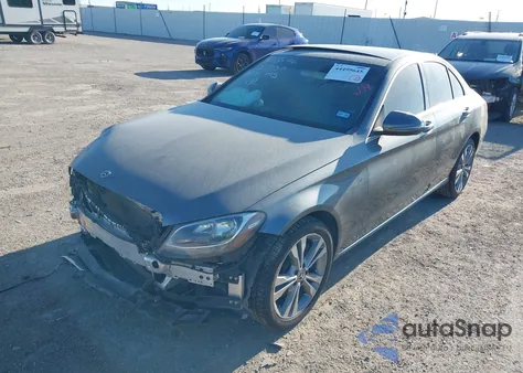 2018 Mercedes-Benz C 300 4Matic из США, поврежденный, VIN 55SWF4KB3JU241101